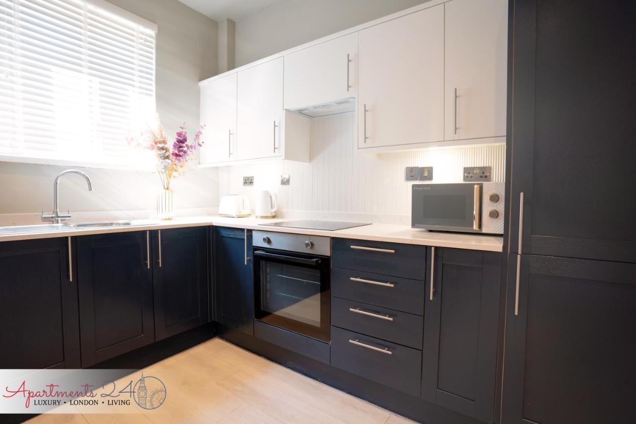 Beautiful Apartment In London เฮาน์สโลว์ ภายนอก รูปภาพ